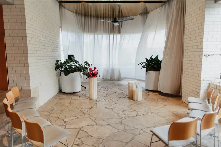 Coastal wedding ideas that still feel elegant